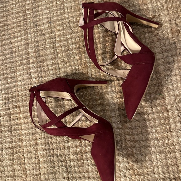 Maroon Suede Nine West Pointed Toe Pump - Picture 2 of 3